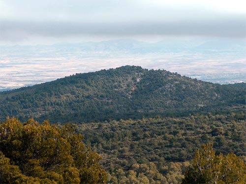 http://www.sierradebaza.org/Lugares_de_interes/LlanoCueva/Cerro_Almirez.jpg